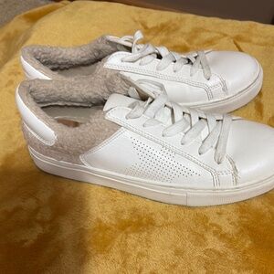 Universal Thread White and Cream Sneakers Minimalist Design